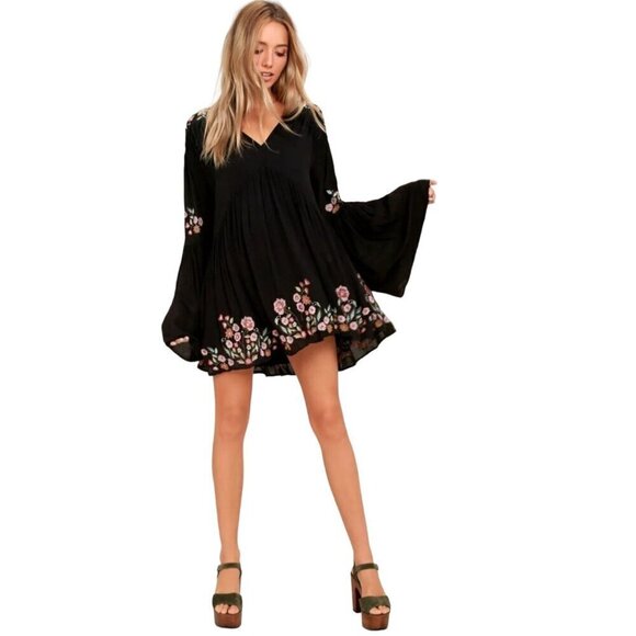 Free People Dress XS Mini Long Flare Sleeve Embroidered Boho Floral Black - Picture 1 of 11